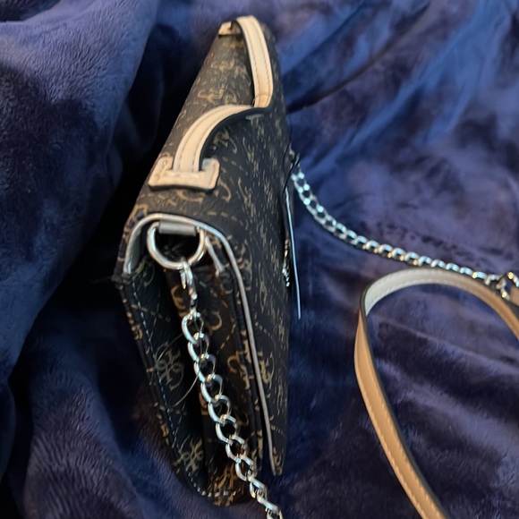Guess clutch/crossbody - Picture 4 of 5